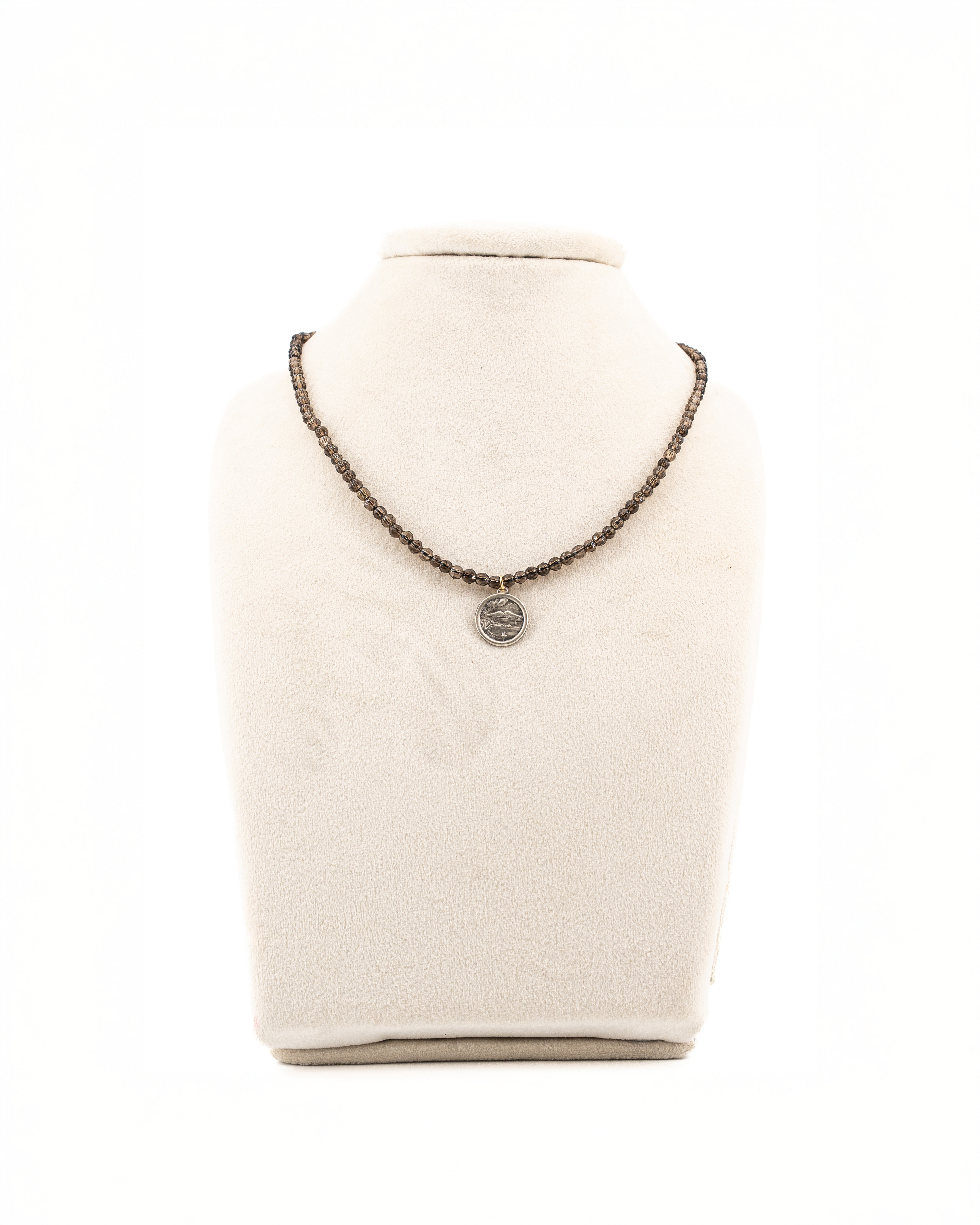Collana con quarzo fumè e medaglietta in argento