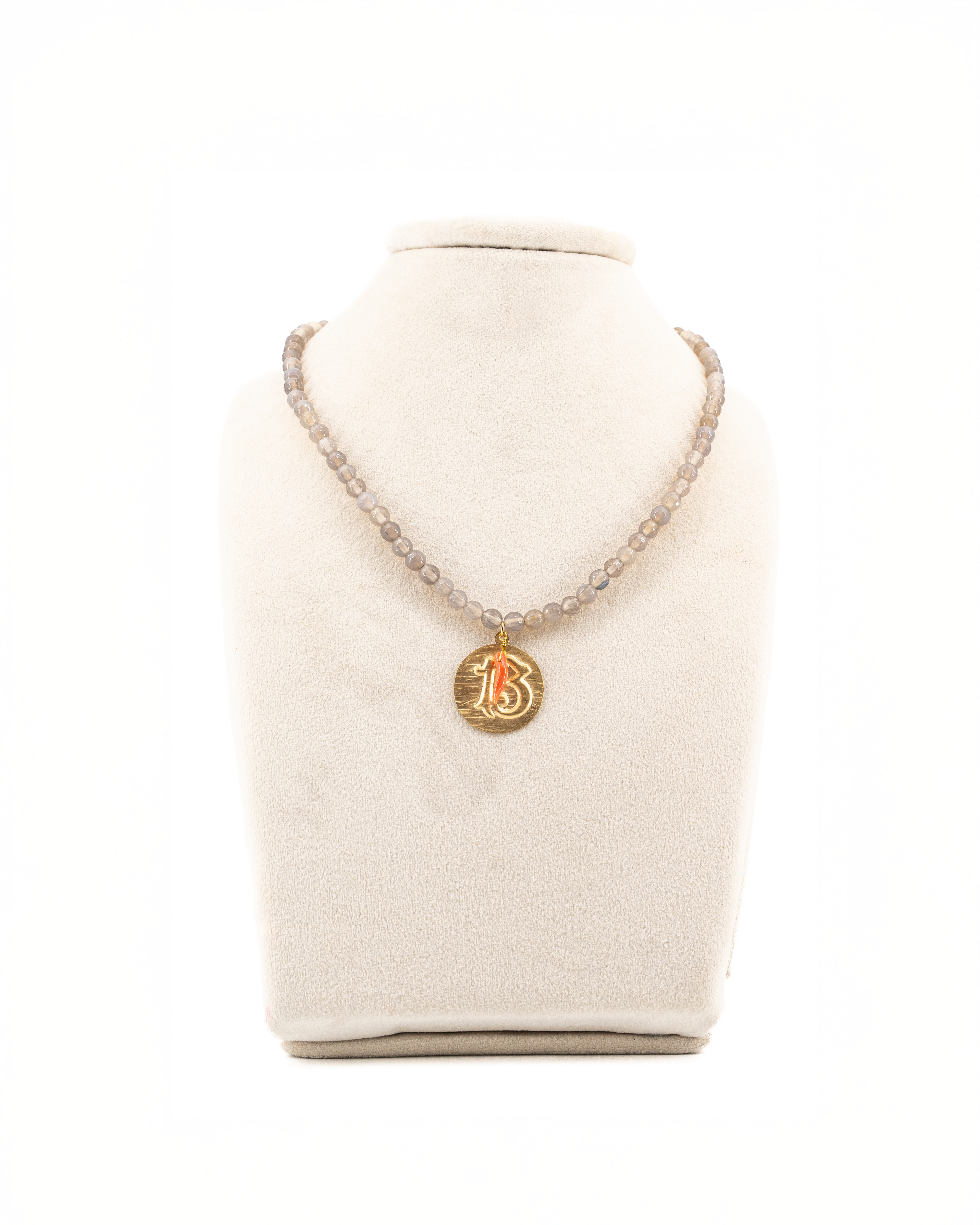 Collana portafortuna con Agata grigia, medaglia in ottone e corallo